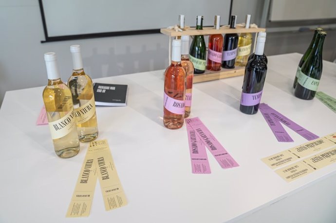 La XI Promoción del Grado en Enología presenta su gama de vinos y bebidas 'Heredes Baco'