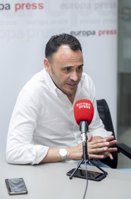 El candidato a la alcaldía de Madrid por Unidas Podemos-Izquierda Unida-Alianza Verde (UP), Roberto Sotomayor, durante una entrevista para Europa Press