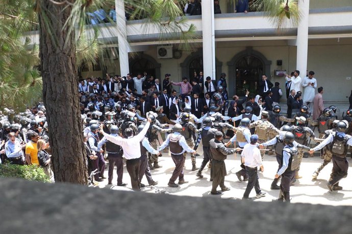 Imagen de archivo de una protesta de simpatizantes del ex primer minstro de Pakistán Imran Jan en Islamabad (Pakistán)