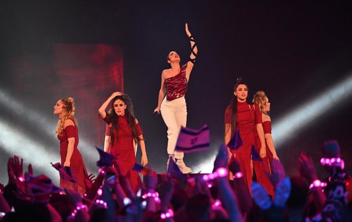 Blanca Paloma canta "Eaea" en la final del 67 Festival de Eurovisión en el M&S Bank Arena de Liverpool.