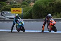 Dani Holgado manda de principio a fin en Le Mans y es más líder de Moto3