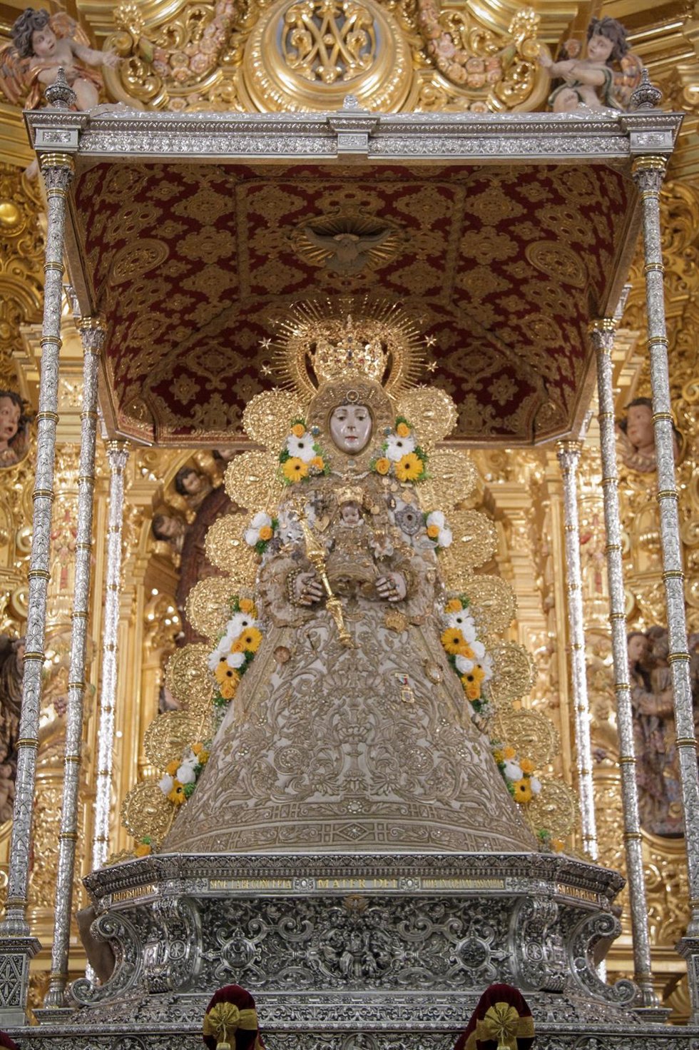 La Virgen del Rocío en su paso