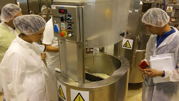 El ITACyL organiza un curso para dar a conocer la fabricación de quesos de pasta hilada con 50 asistentes