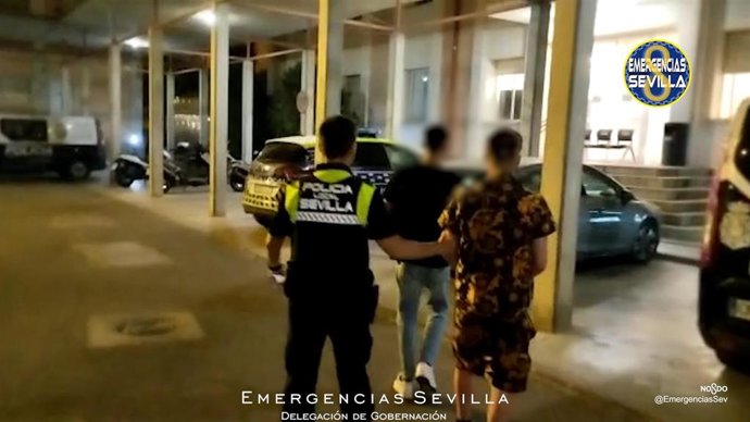 Agentes de la Policía Local de Sevilla detienen a cinco menores por varios intentos de robo