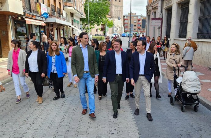 El presidente de la Junta y del PP de CyL, Alfonso Fernández Mañueco, visita Medina del Campo (Valladolid)