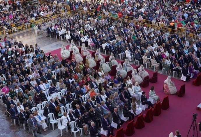 Público en la Missa d'Infants