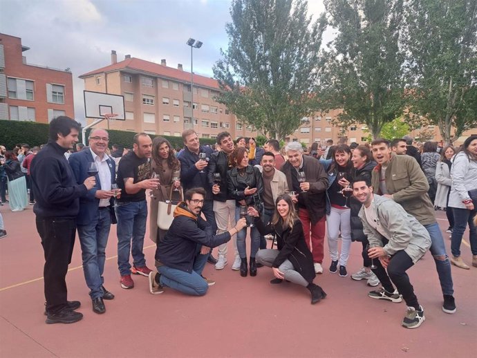 El candidato de Por La Rioja a la Alcaldía en las fiestas de Yagüe