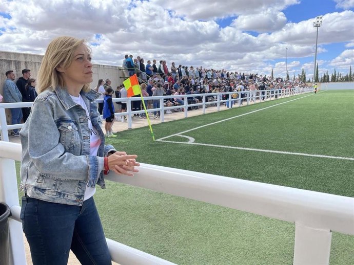 La candidata de Ciudadanos a la presidencia de Castilla-La Mancha, Carmen Picazo, en el partido Fundación Albacete Balompié contra el Barcelona.