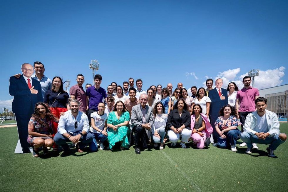 El alcalde y candidato a la reelección del PP, Francisco de la Torre, en un encuentro con jóvenes de la capital.