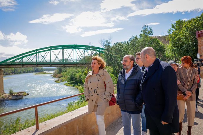 El candidato del PSOE, Javier Lambán, en Gallur