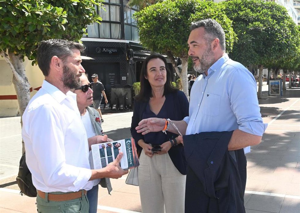 El presidente de CS Andalucía, Andrés Reche, junto al candidato a la Alcaldía de Marbella, Ángel Mora.