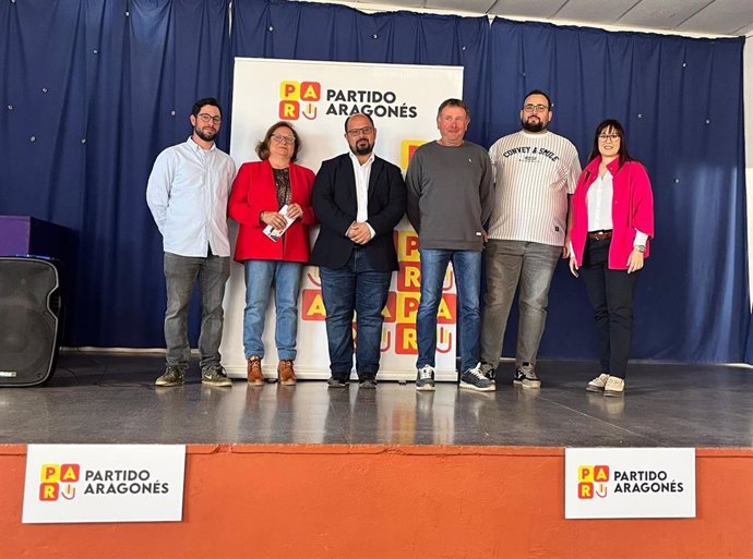 El candidato del PAR a la Presidencia del Gobierno de Aragón, Alberto Izquierdo, ha mantenido varios encuentros con militantes en Lledó, Valdeltormo, Alloza y Aguaviva.