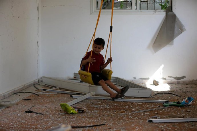 Un edificio dañado por los bombardeos israelíes en la Franja de Gaza