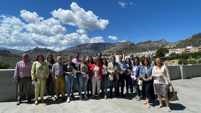 El candidato socialista a la Alcaldía de Jaén, Julio Millán, en la Alameda