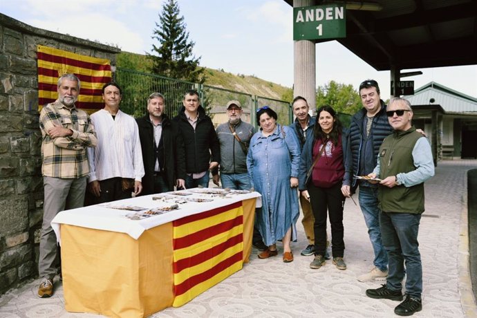 El candidato de CHA a la Presidencia del Gobierno de Aragón, José Luis Soro, con otros candidatos de Chunta.