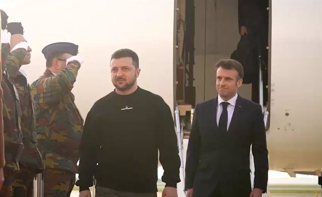 Archive - Volodimir Zelensky and Emmanuel Macron 