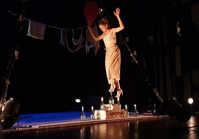 'Los Viajes De Bowa' En El Teatro Apolo