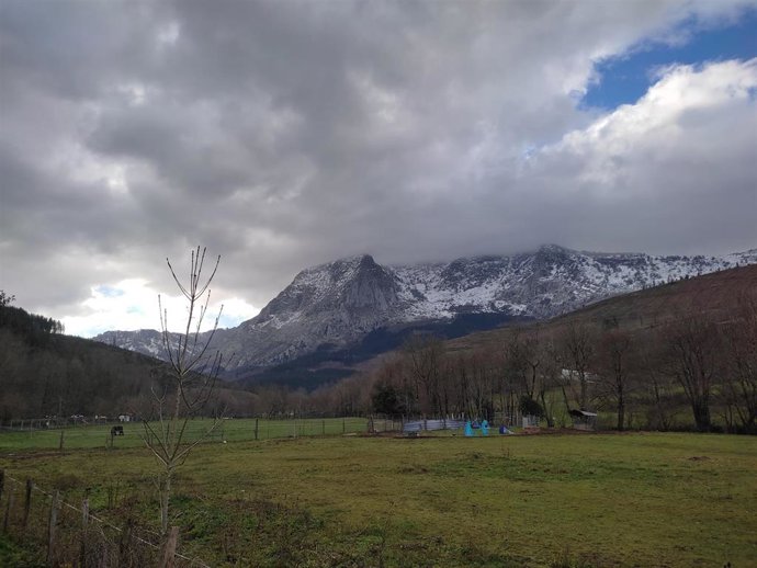 Archivo - Cielos muy nubosos en Bizkaia