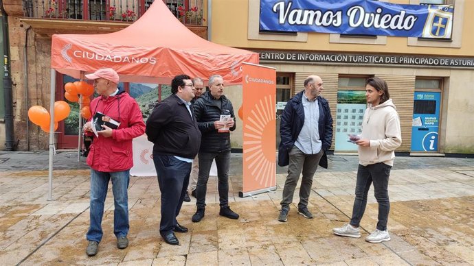 Carpa electoral de Ciudadanos Oviedo