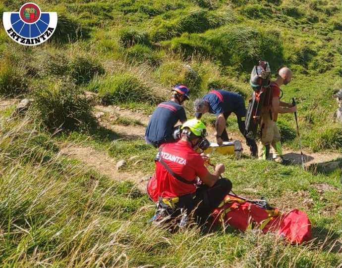 Rescate de dos mujeres en el monte Aitzgorri (Gipuzkoa)