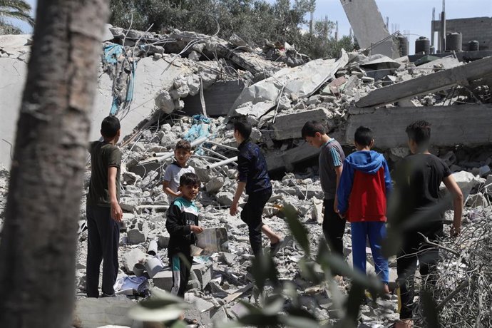 Un edificio destruido por un bombardeo israelí sobre la Franja de Gaza