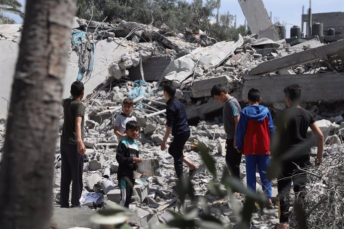 Un edificio destruido por un bombardeo israelí sobre la Franja de Gaza