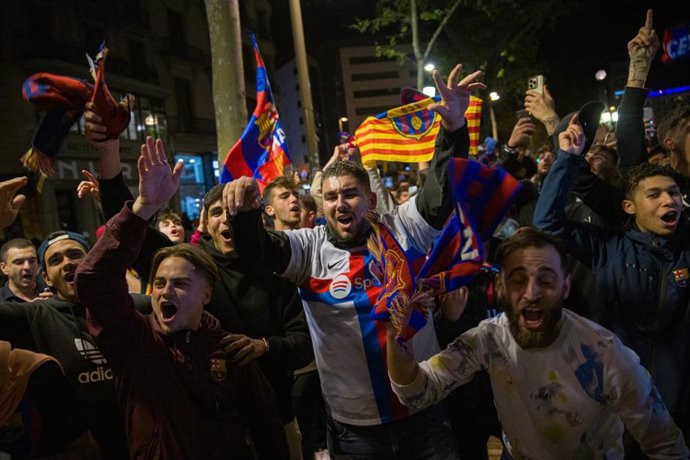 Los hinchas del Bara en Canaletas