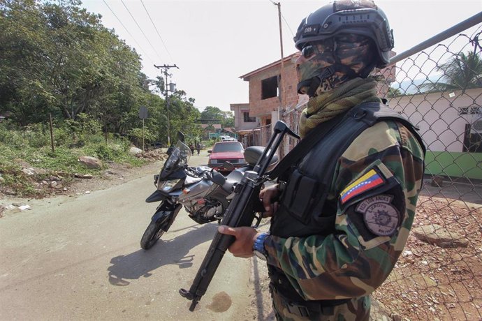 Patrulla militar de Colombia en la frontera con Venezuela