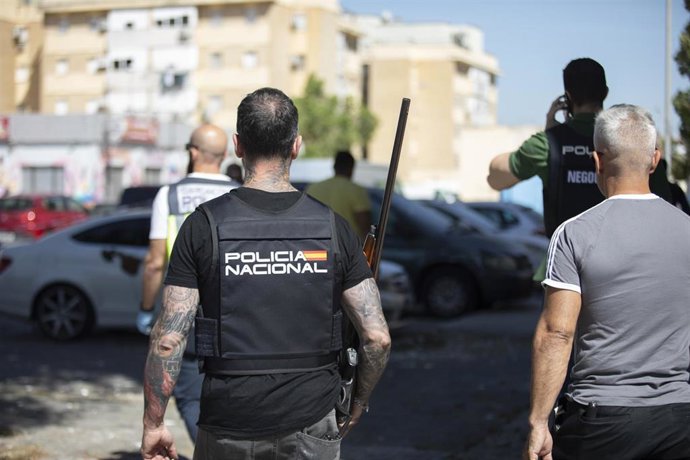 Operativo policial en la calle Tierra de Rastrojos