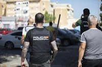 En libertad con cargos por tenencia ilícita de armas el detenido en Sevilla tras atrincherarse en el Polígono Sur