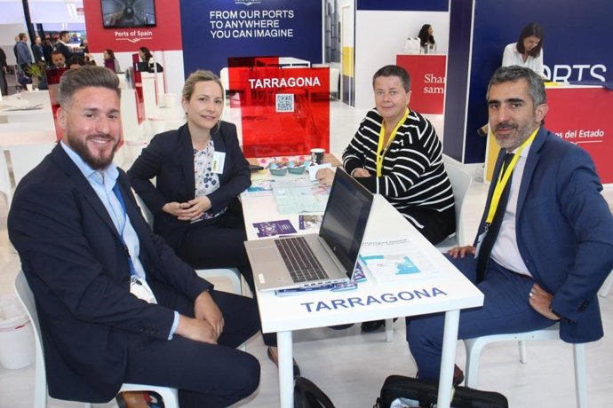 Representantes del Port de Tarragona en la feria