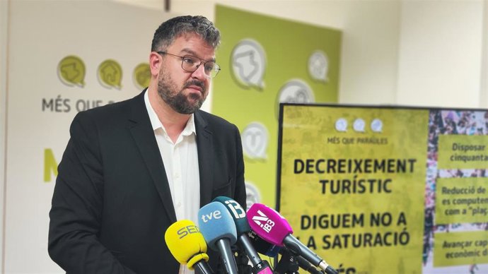 El coordinador de MÉS per Mallorca y candidato ecosoberanista a la presidencia del Govern, Lluís Apesteguia, en rueda de prensa