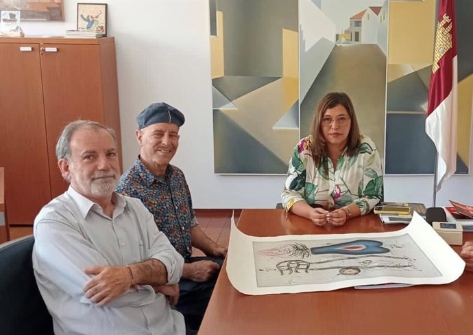 El pintor y escultor Pedro Castrortega se reúne con la viceconsejera de Cultura Ana Muñoz.