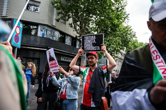 Varias personas marchan en el 75 Aniversario de la Nakba coincidiendo con la escalada de violencia en la franja de Gaza, a 14 de mayo de 2023, en Madrid (España). 