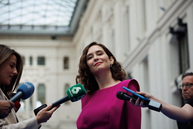 La presidenta de la Comunidad de Madrid, Isabel Díaz Ayuso, durante la entrega de medallas de la ciudad de Madrid, en el Palacio de Cibeles a 15 de mayo de 2023, en Madrid