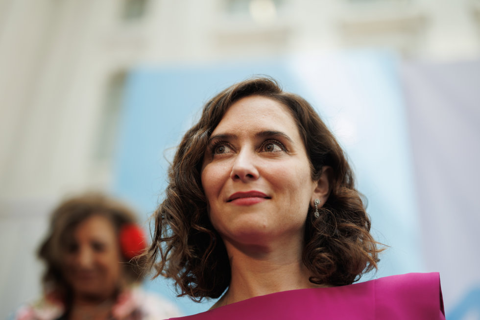 La presidenta de la Comunidad de Madrid, Isabel Díaz Ayuso, durante la entrega de medallas de la ciudad de Madrid, en el Palacio de Cibeles a 15 de mayo de 2023, en Madrid