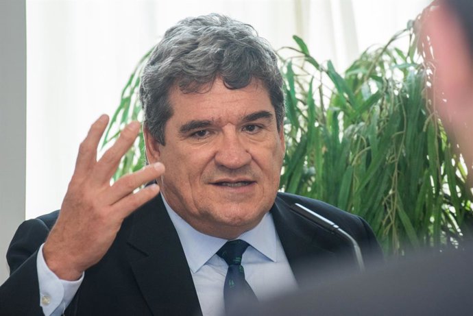El ministro de Inclusión, Seguridad Social y Migraciones, José Luis Escrivá, participa en un coloquio informativo organizado por el Ilustre Colegio de la Abogacía de Albacete, a 12 de mayo de 2023, en Albacete, Castilla-La Mancha (España).