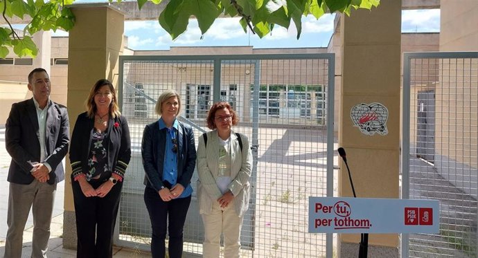 Los candidatos del PSIB en las listas al Parlament, Nacho García, Patrcicia Gómez, y la directora del IMAS, Sofía Alonso.