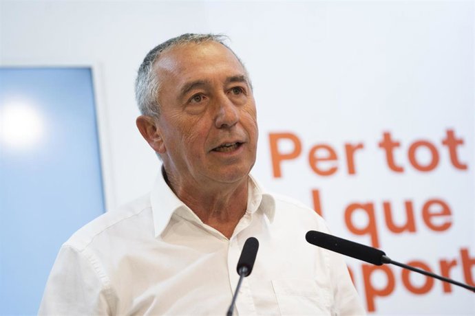 El candidato de Compromís a la Presidencia de la Generalitat, Joan Baldoví, durante una rueda de prensa, en la sede de Compromís, a 4 de mayo de 2023, en Valencia, Comunidad Valenciana (España). 