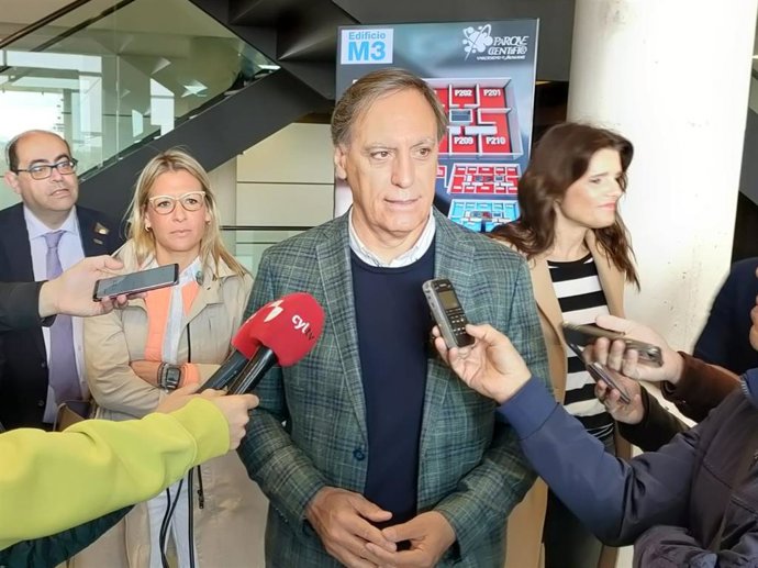 El candidato del PP a la Alcaldía de Salamanca, Carlos García Carbayo, este lunes en el Parque Científico de la USAL.