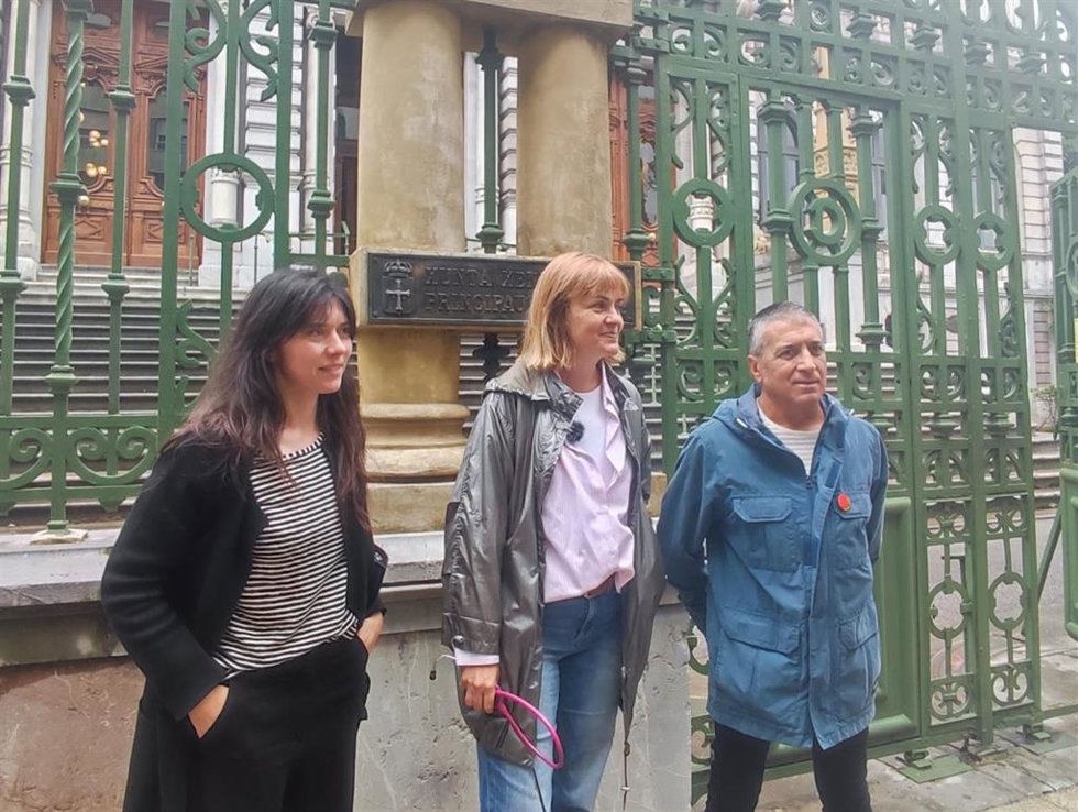 Laura Tuero, Covadonga Tomé y Xune Elipe (Podemos)