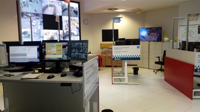 Archivo - Sucesos.- Desalojado anoche un edificio y una persona atendida por inhalar humo en el incendio de una cocina en Pamplona