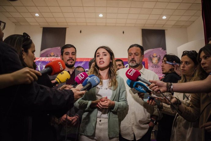 La ministra de Igualdad, Irene Montero, atiende a los medios en Toledo.