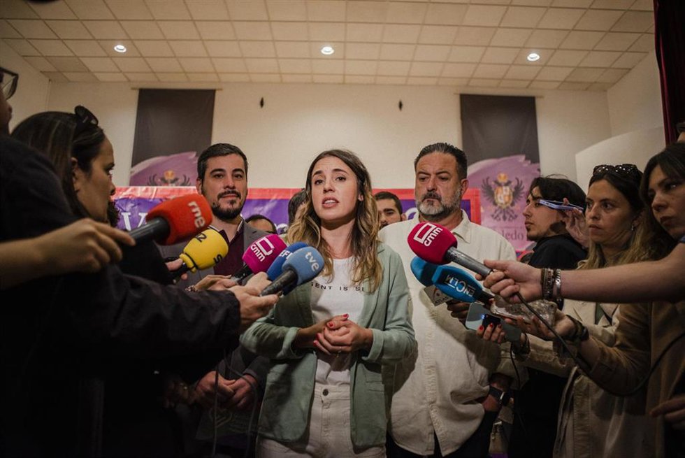 La ministra de Igualdad, Irene Montero, atiende a los medios en Toledo.