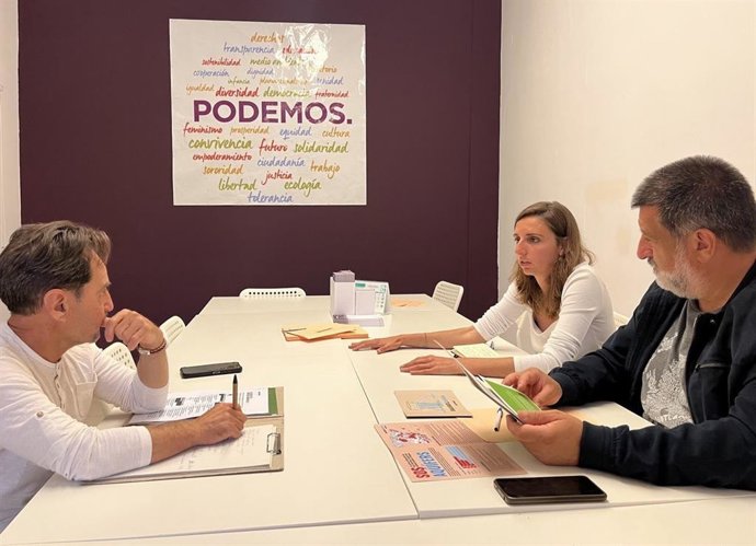 Muñoz y Jurado, en un momento de la reunión de este lunes con Greenpeace.