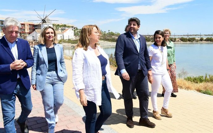 El candidato a la presidencia de la Comunidad Autónoma por el Partido Popular de la Región de Murcia, Fernando López Miras, en San Pedro del Pinatar
