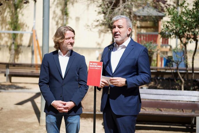 David Escudé y Jaume Collboni (PSC), en rueda de prensa.