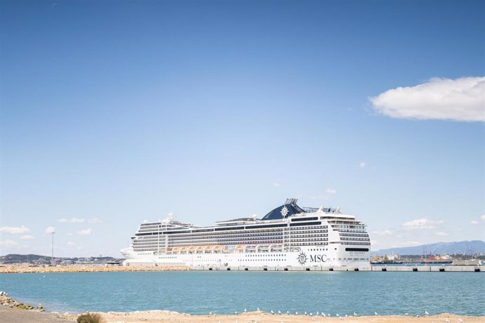 El crucero MSC Magnífica atracado en el Port de Tarragona.