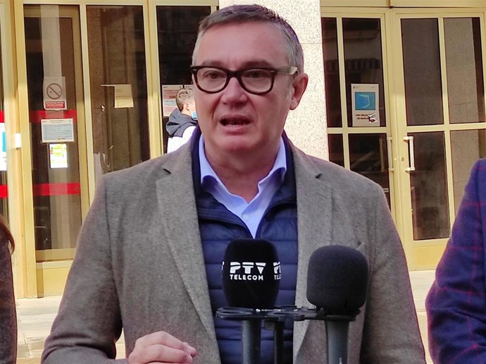 Archivo - El portavoz del Grupo Parlamentario Vox en Andalucía, Manuel Gavira.