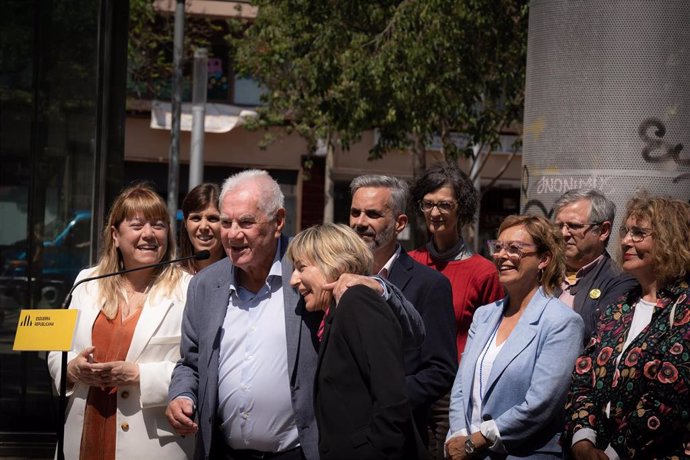 El candidato de ERC a la alcaldía de Barcelona, Ernest Maragall, y la expresidenta del Parlament Carme Forcadell, juntos durante el acto de campaña.